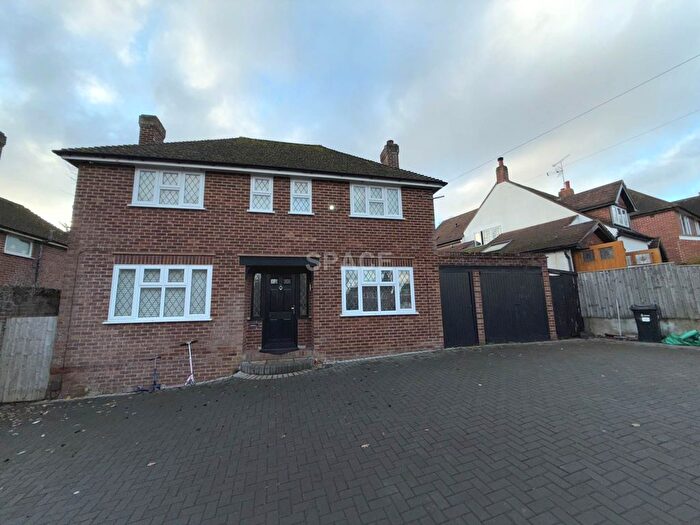 3 Bedroom Detached House To Rent In Radstock Lane, Reading, RG6