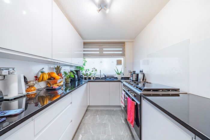 1 Bedroom Flat For Sale In Paulet Road, London, SE5