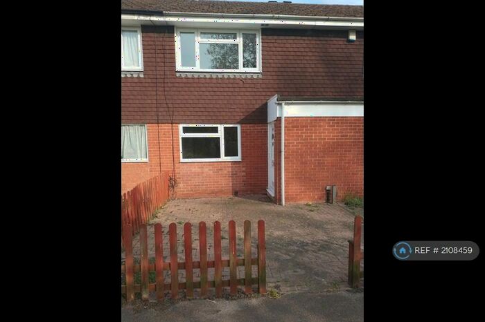 3 Bedroom Terraced House To Rent In Torridge Road, Slough, SL3