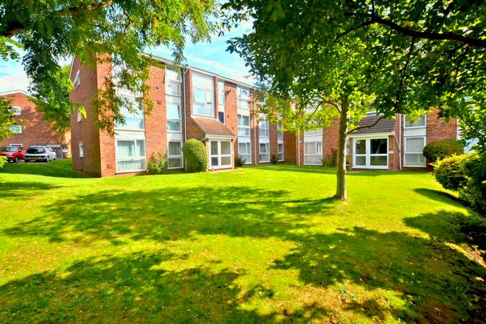 2 Bedroom Flat To Rent In Oakley Close, Isleworth, TW7