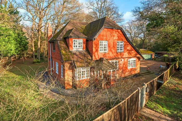 4 Bedroom Detached House For Sale In Bonseys Lane, Chobham, GU24