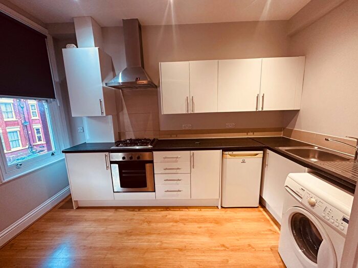 2 Bedroom Flat To Rent In Birnam Road, London, N4