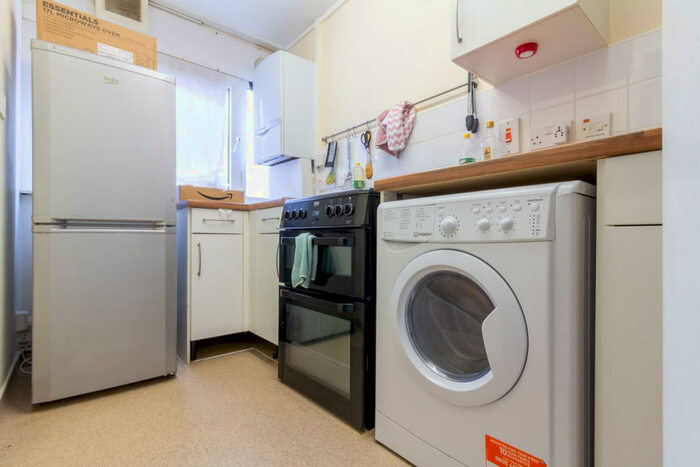 Studio To Rent In Narvic House, London, SE5