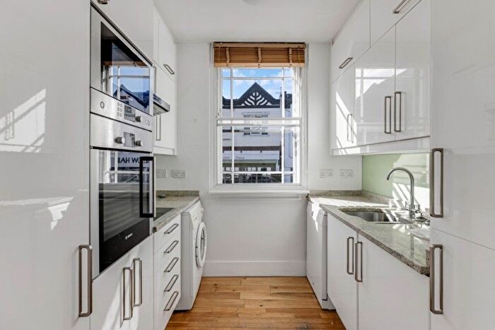 2 Bedroom Flat To Rent In Hampstead Lane, Highgate Village, N6