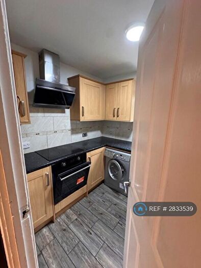 2 Bedroom Terraced House To Rent In Athol Square, London, E14