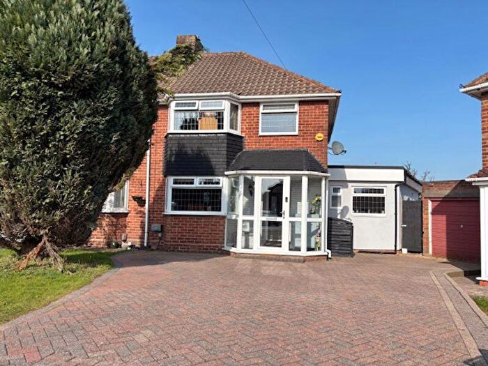 3 Bedroom Semi Detached House For Sale In Clausen Close, Great Barr, Birmingham, B43