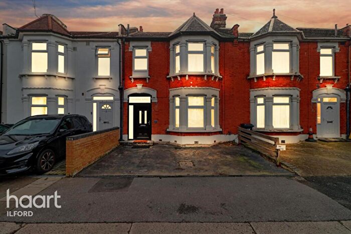3 Bedroom Terraced House For Sale In Betchworth Road, Ilford, IG3
