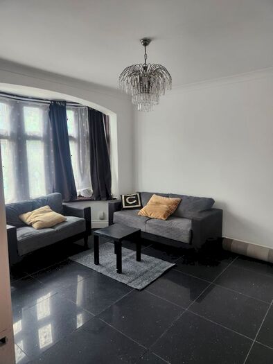 4 Bedroom Terraced House To Rent In Stradbroke Grove, Ilford, IG5