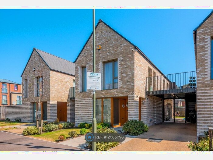 3 Bedroom Detached House To Rent In Skye Lane, London, HA8