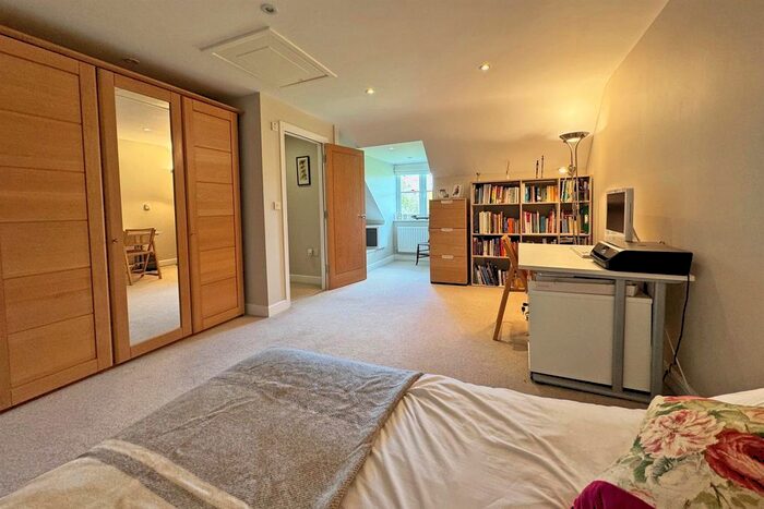 3 Bedroom Semi-Detached House For Sale In Wildwood Close, Chiddingfold, Godalming, GU8