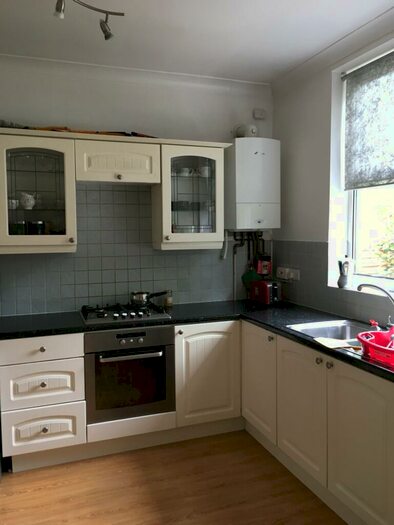 2 Bedroom Ground Flat To Rent In Station Road, Shortlands, Bromley, BR2