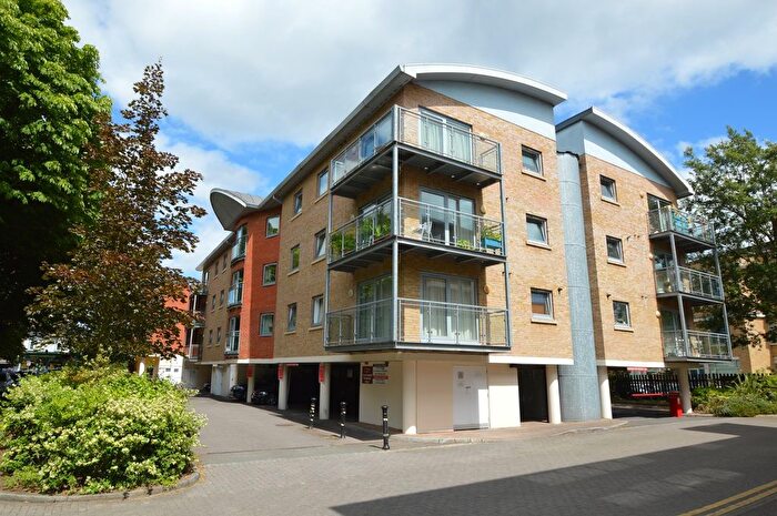 2 Bedroom Flat For Sale In Hersham Road, Walton-On-Thames, KT12
