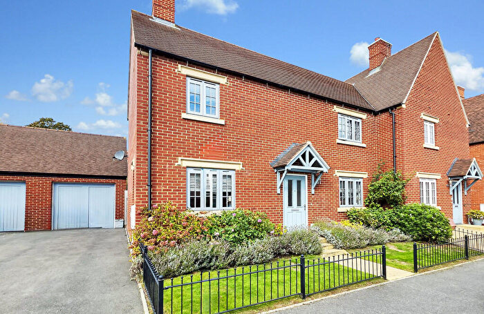 3 Bedroom Semi-Detached House For Sale In Marne Way, Brackley, NN13