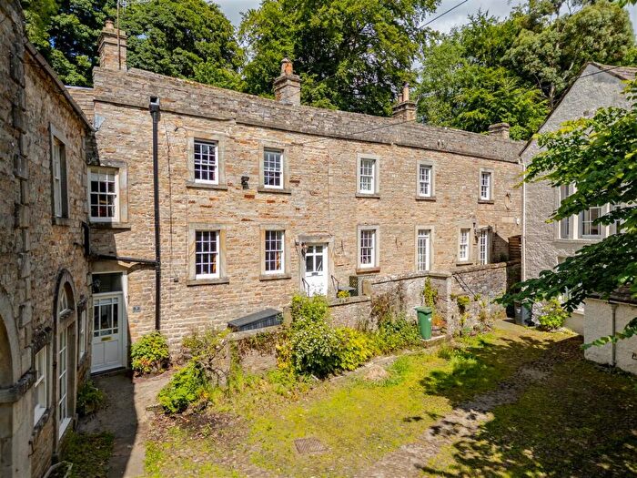 4 Bedroom Character Property For Sale In Fremington, Richmond, DL11