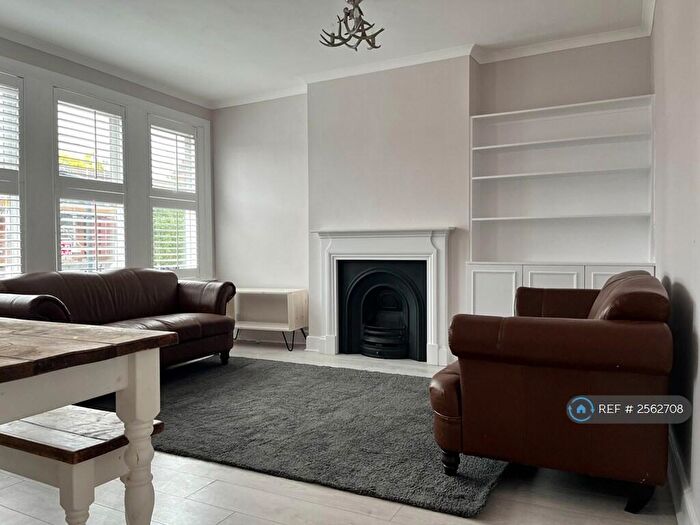 2 Bedroom Flat To Rent In Larch Road, London, NW2