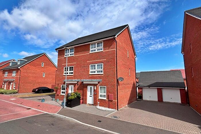 5 Bedroom Semi-Detached House For Sale In Abraham Drive, Hamworthy, Poole, BH15