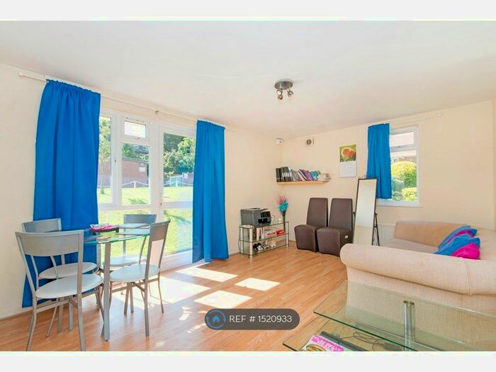 2 Bedroom Flat To Rent In Cedar Gardens, Sutton, SM2