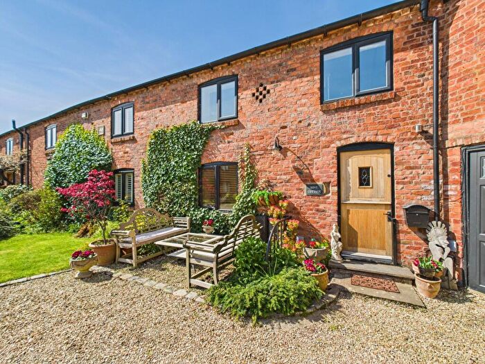 2 Bedroom Cottage For Sale In Commonwood, Holt, LL13