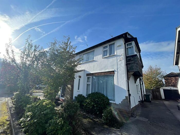 3 Bedroom Semi-Detached House For Sale In Barnston Road, Thingwall, Wirral, CH61