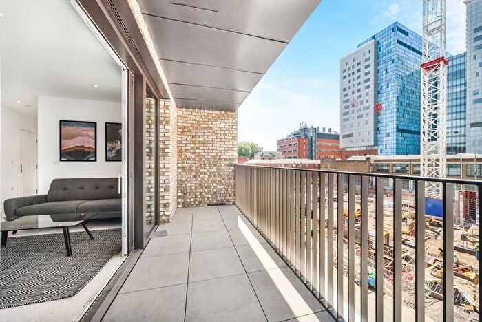 2 Bedroom Apartment To Rent In Cendal Crescent London, E1