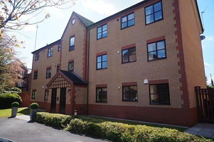 2 Bedroom Flat To Rent In Raleigh Close, Manchester, M20