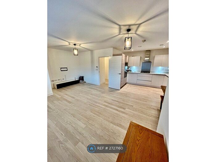 2 Bedroom Flat To Rent In Frost Close, Swanscombe, DA10