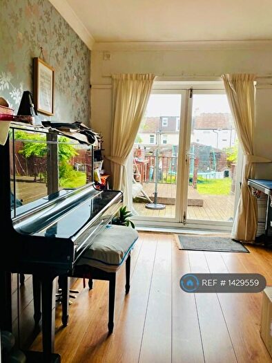 4 Bedroom Semi-Detached House To Rent In Gordon Road, Carshalton, SM5