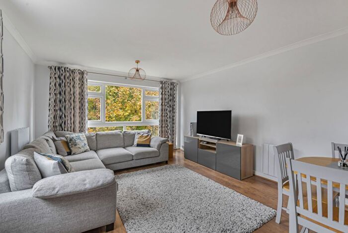 2 Bedroom Flat For Sale In Manor Road, Sidcup, DA15