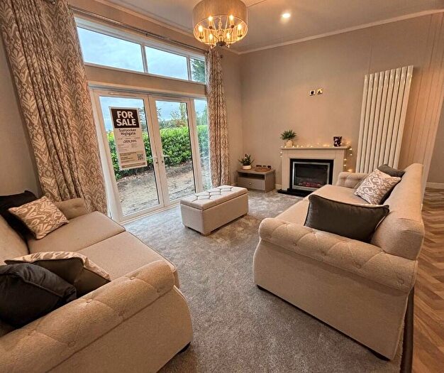 2 Bedroom Mobile/park Home For Sale In Akebar Park Country Park, Leyburn, North Yorkshire, DL8