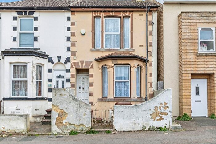 2 Bedroom Semi Detached House For Sale In Gillingham Road, Gillingham, Kent, ME7