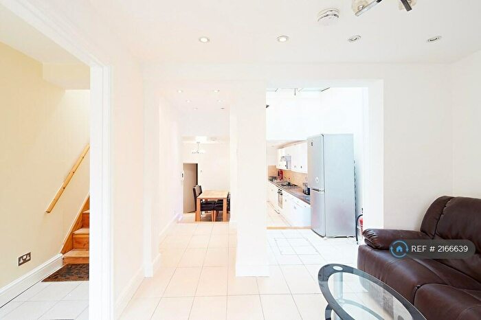 3 Bedroom Terraced House To Rent In Voss Street, London, E2