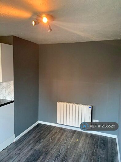 2 Bedroom Flat To Rent In Chelwood Close, Chippenham, SN14