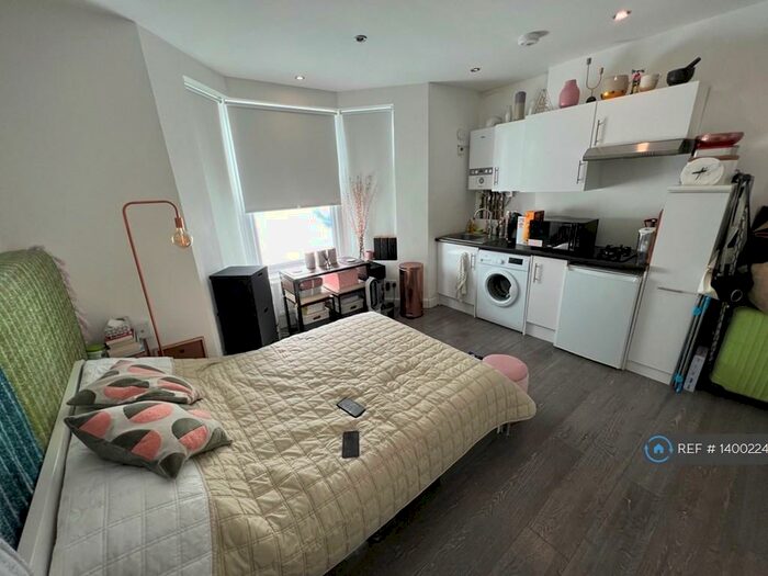 Studio To Rent In Blenheim Gardens, Wallington, SM6