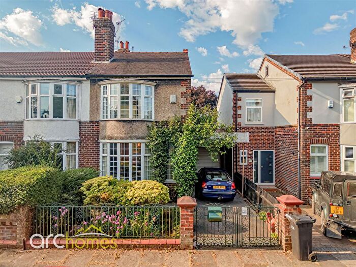 3 Bedroom Semi-Detached House For Sale In Mornington Road, Atherton, Manchester, M46