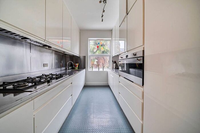 1 Bedroom Flat To Rent In Stowe Road, Shepherd's Bush, London, W12