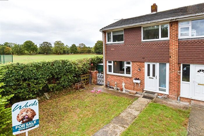 3 Bedroom End Terrace House For Sale In Powell Close, Aylesford, Kent, ME20