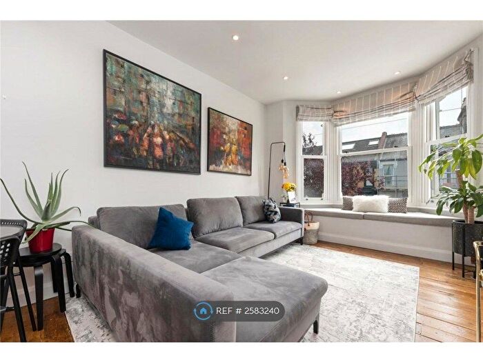 3 Bedroom Flat To Rent In Walthamstow, London, E17