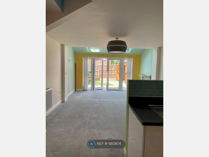 4 Bedroom Semi-Detached House To Rent In Shrewsbury Road, Cambridge, CB3