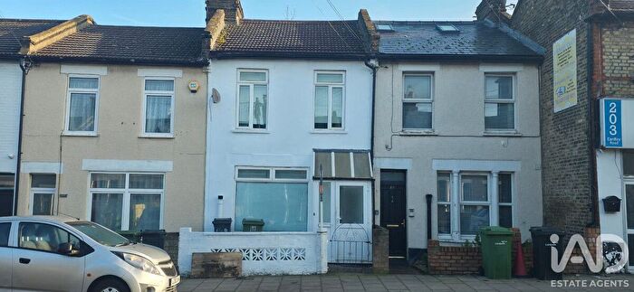 4 Bedroom Terraced House For Sale In Eardley Road, London, SW16