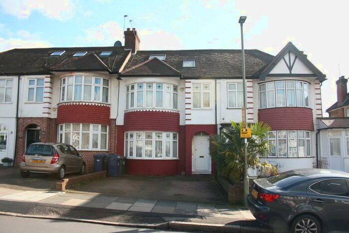 4 Bedroom Terraced House To Rent In Chase Way, Southgate, N14