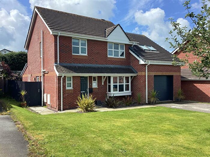 3 Bedroom Detached House For Sale In Gwel Y Llan, Llandegfan, LL59