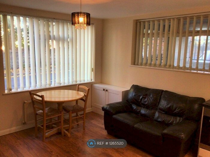 1 Bedroom Flat To Rent In Black Road, Macclesfield SK11