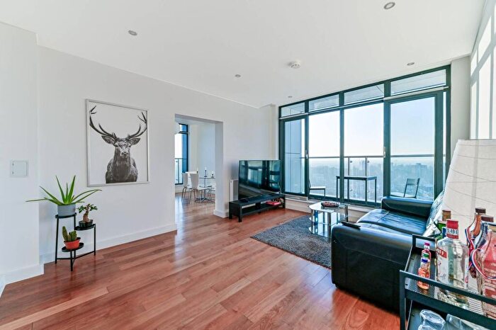 3 Bedroom Flat To Rent In Masons Avenue, Central Croydon, Croydon, CR0