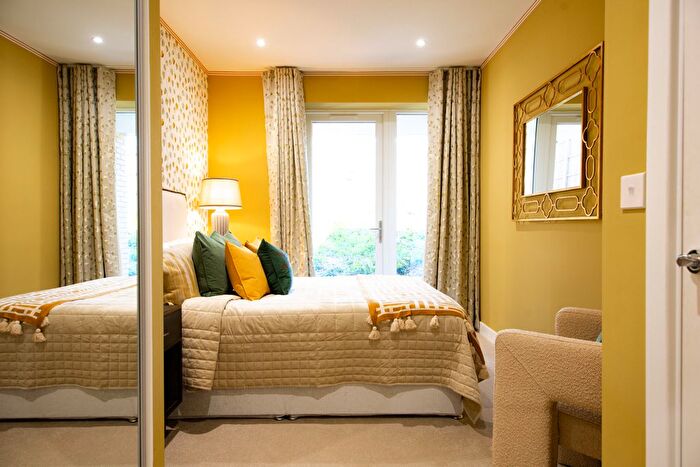 2 Bedroom Flat For Sale In Newtown Road, Henley-On-Thames, RG9