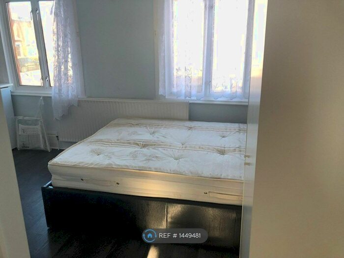 Studio To Rent In Philip Lane, London, N15