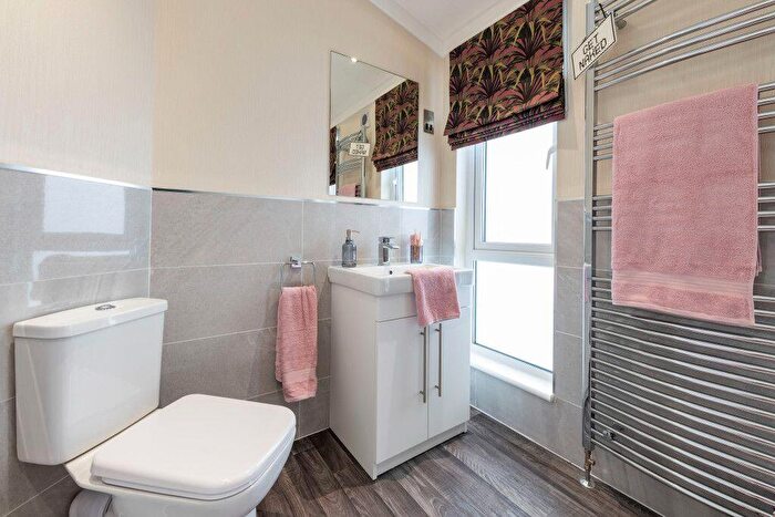 2 Bedroom Park Home For Sale In Linford, Stanford-le-Hope, SS17