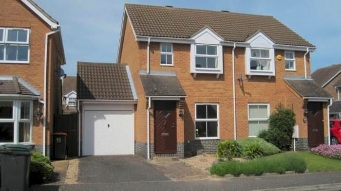 2 Bedroom Semi-Detached House To Rent In Bishops Road, Bedford MK41