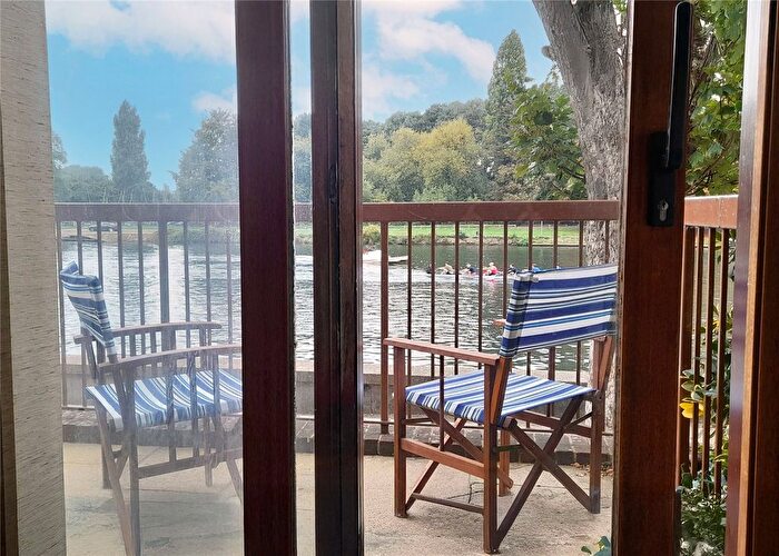 2 Bedroom Flat For Sale In Ram Passage, Kingston Upon Thames, KT1