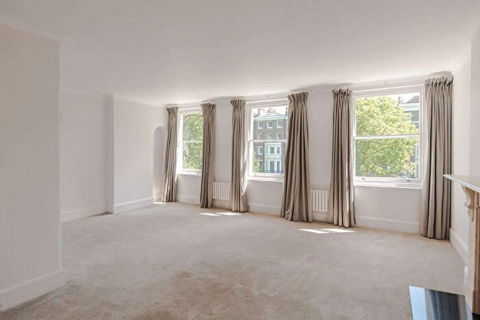 3 Bedroom Flat To Rent In Montagu Square, Marylebone, London, W1H