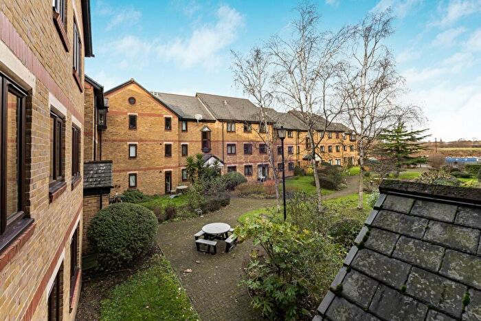 2 Bedroom Flat To Rent In Riverside Close, Clapton, E5